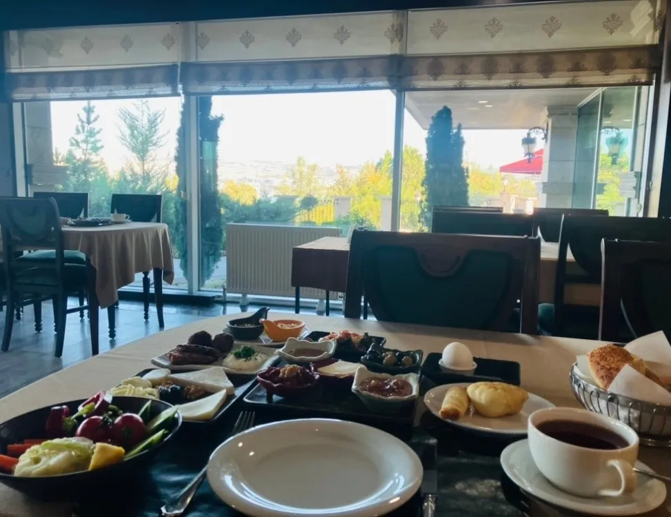Gölbaşı Kahvaltı Mekanları: Göl Manzaralı ve Yöresel Kahvaltı Rehberi